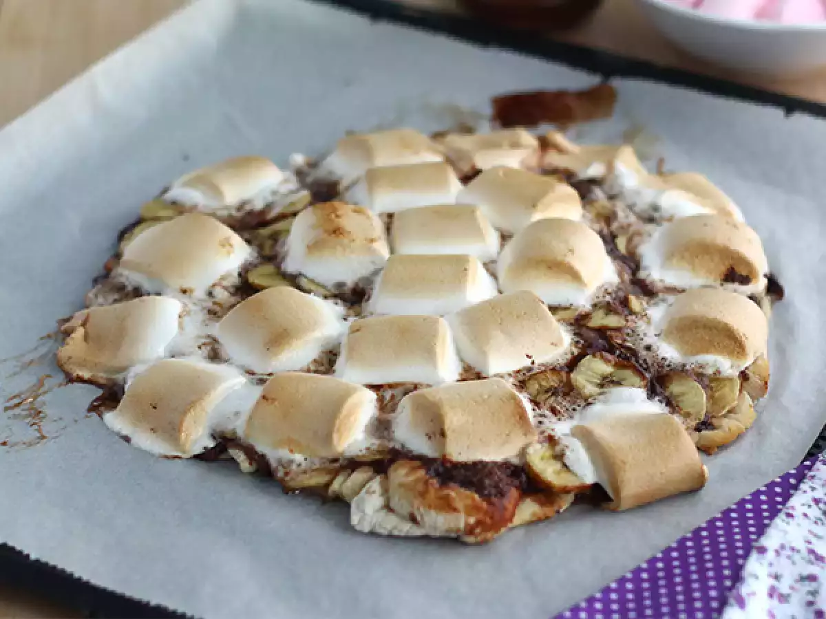 Pisang manis dan pizza cokelat