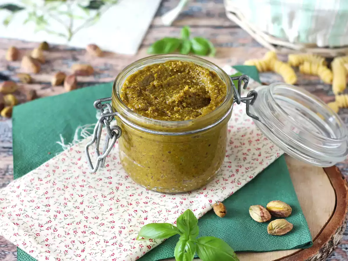 Pistachio pesto, saus yang mudah dan lezat - foto 4