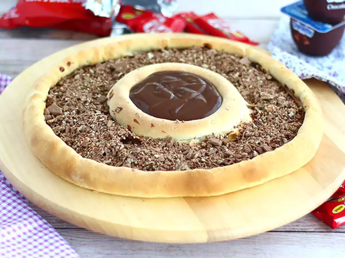 Pizza dengan Kit Kat dan yoghurt Chocolate Danette