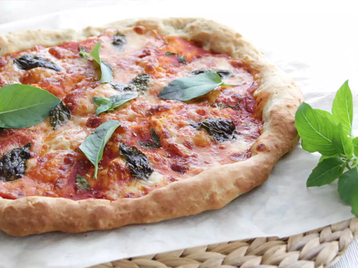 Pizza Margherita dengan Adonan Empuk - foto 2
