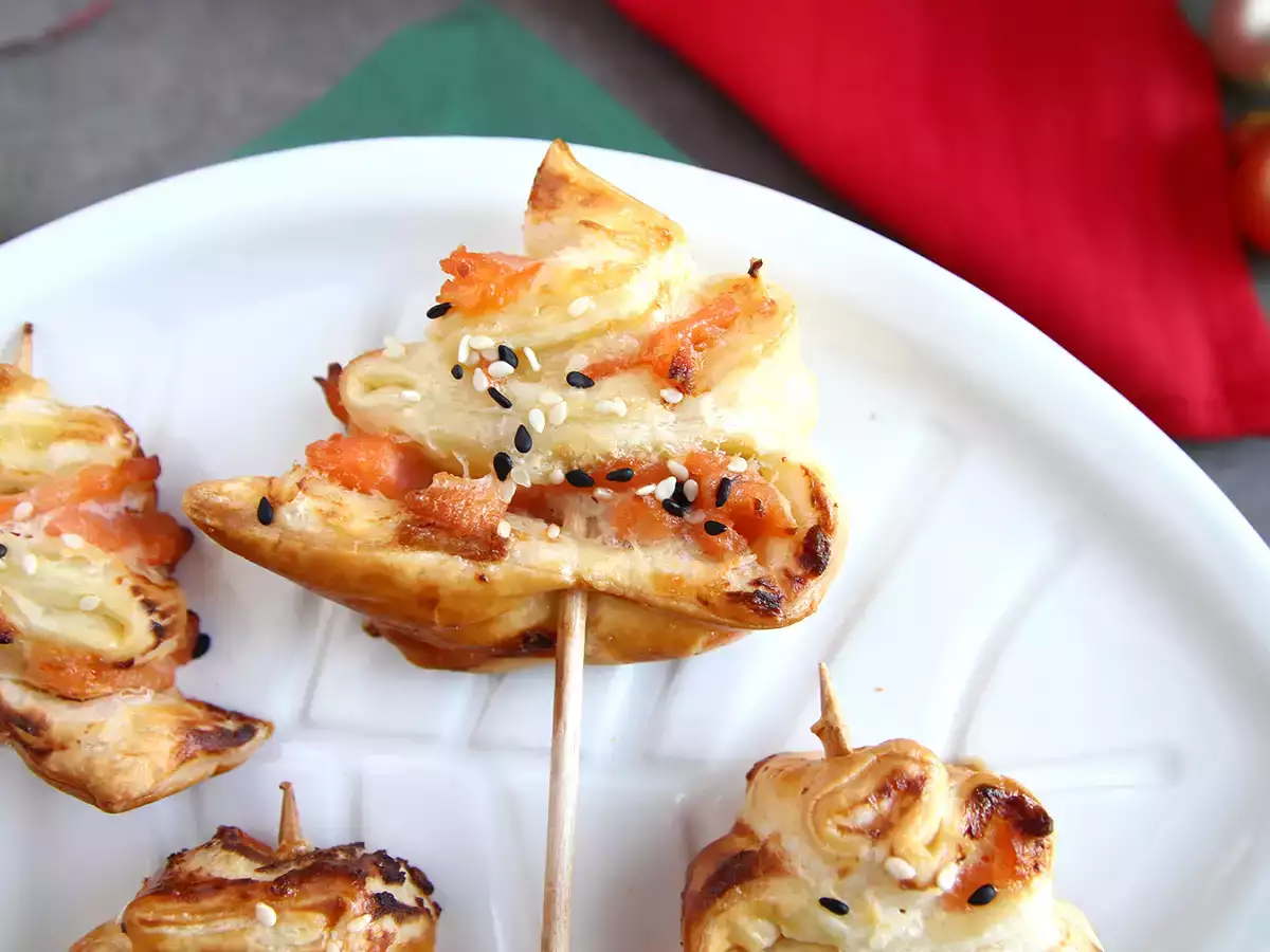 Pohon cemara puff pastry dengan dua jenis salmon - foto 2