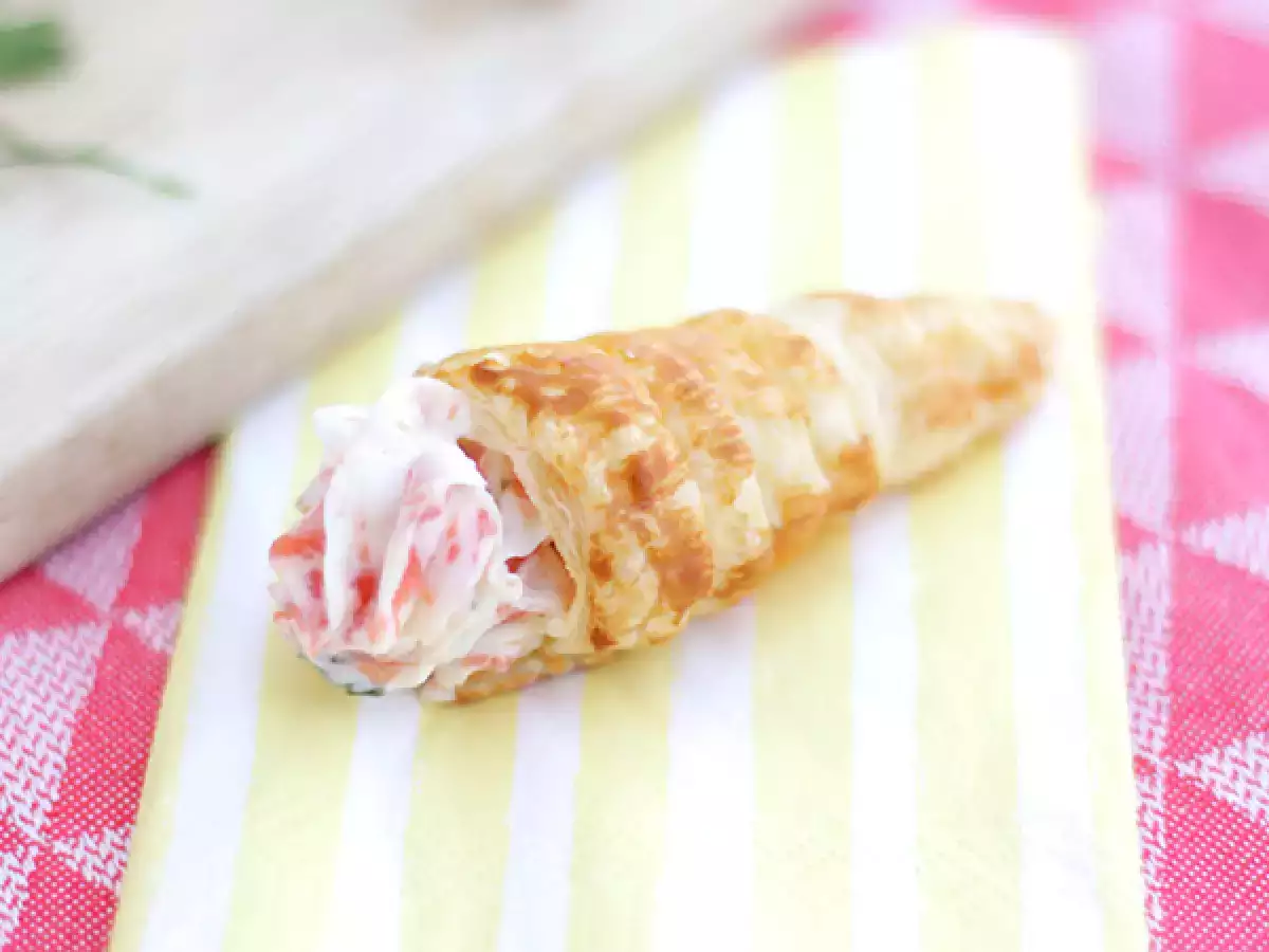 Puff pastry cone salmon & daun bawang - foto 3