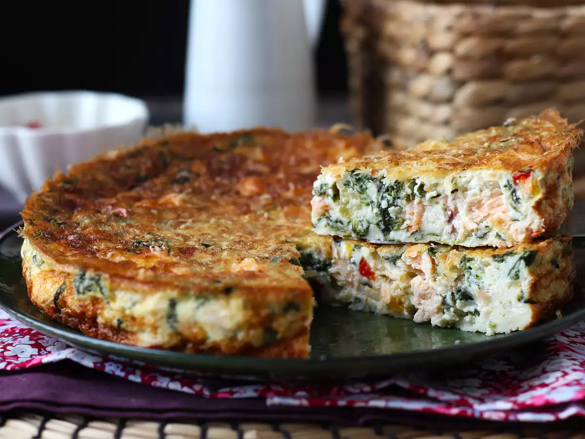 Quiche tanpa adonan dengan salmon, bayam, dan keju cottage - foto 4