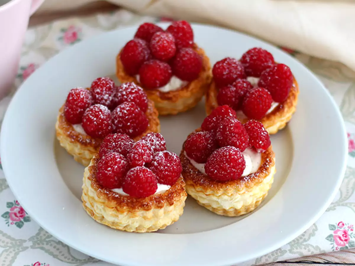 Raspberry dan mascarpone vol au vents - foto 3