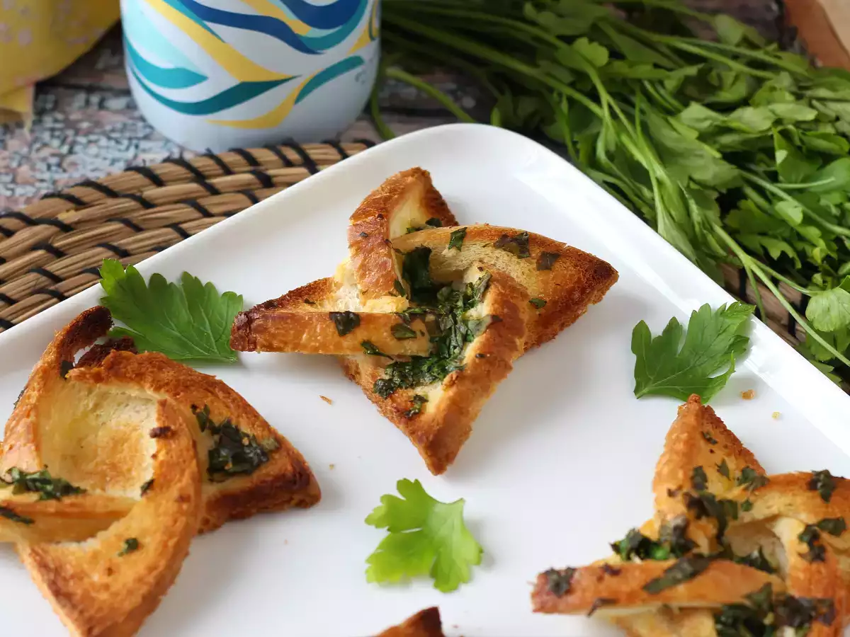Roti Bawang Putih Bentuk Bintang dari Roti Tawar - foto 3
