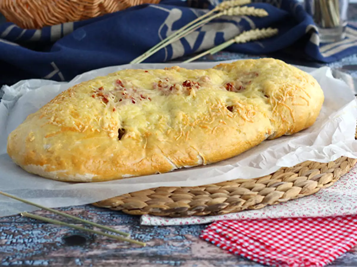 Roti Fougasse dengan Bacon dan Bawang Bombay