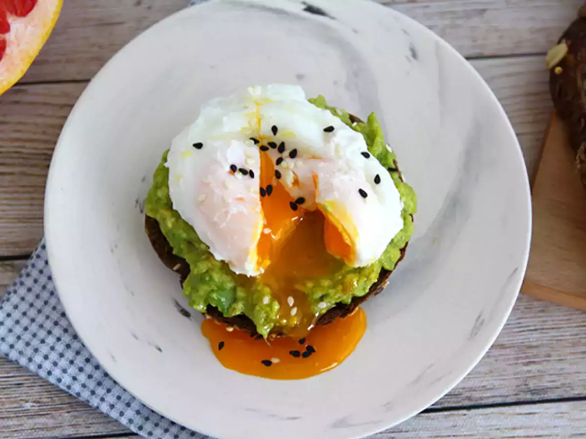 Roti panggang alpukat dengan telur rebus - foto 3