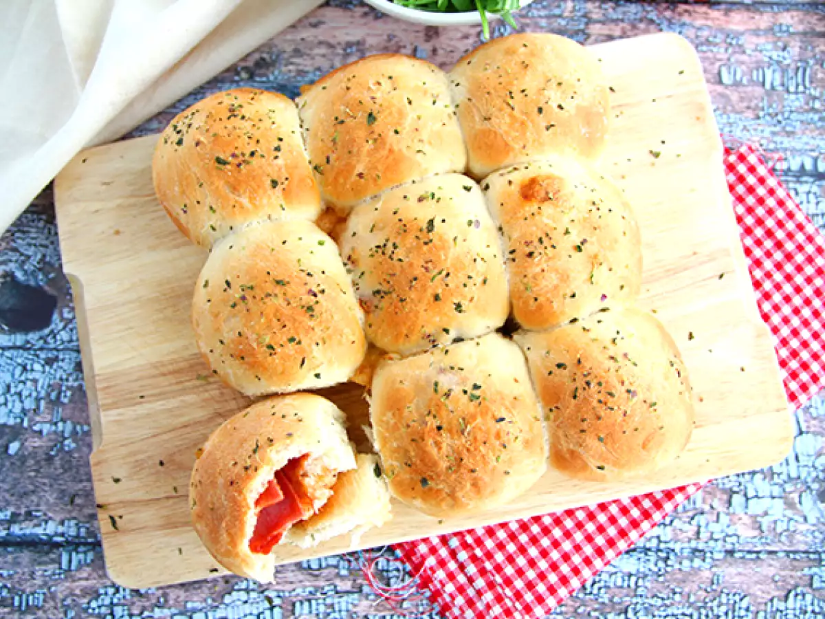 Roti pizza dengan isian ham dan keju - foto 2