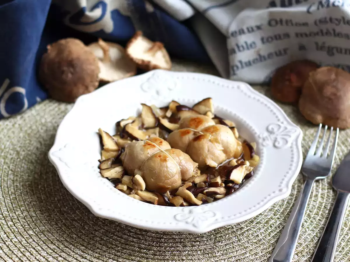 Roulades daging babi dengan saus jamur