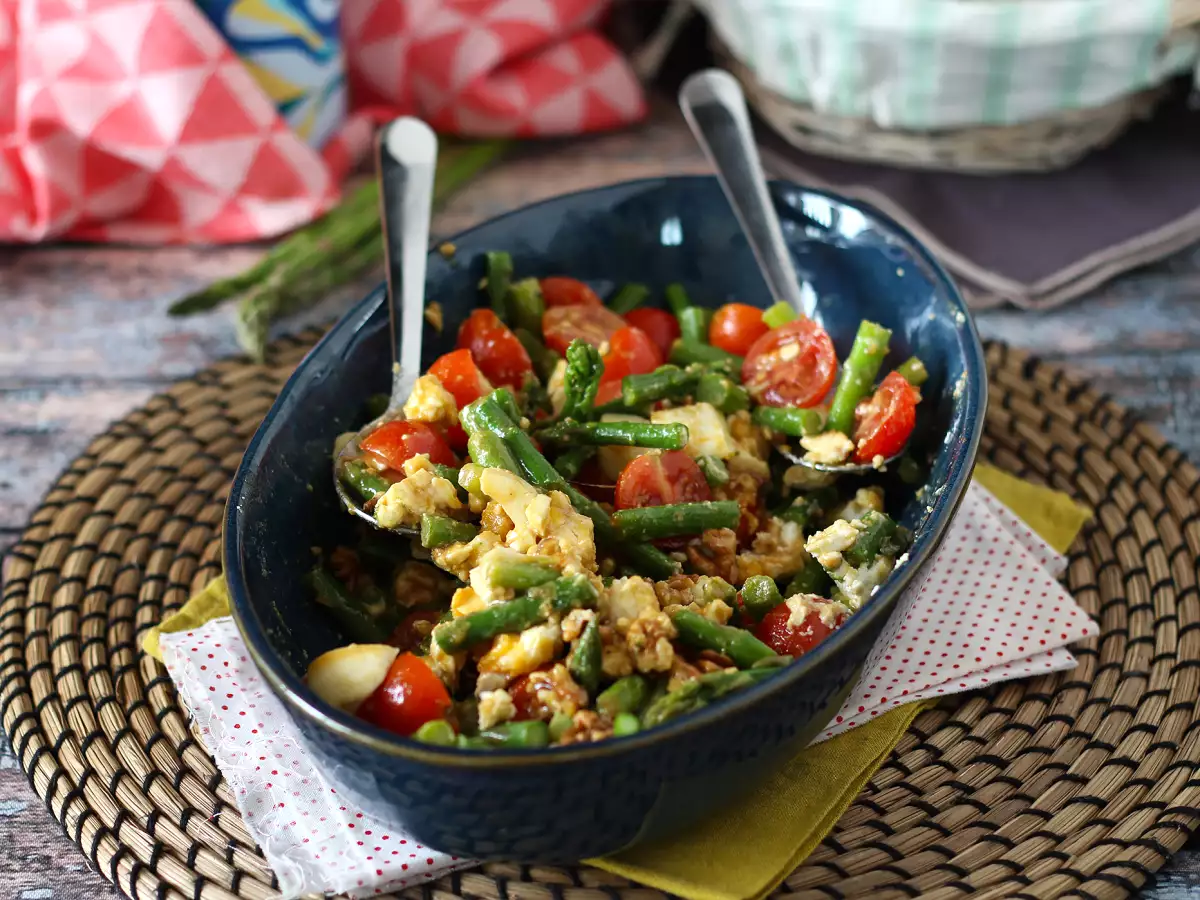 Salad asparagus yang sangat lezat - foto 2
