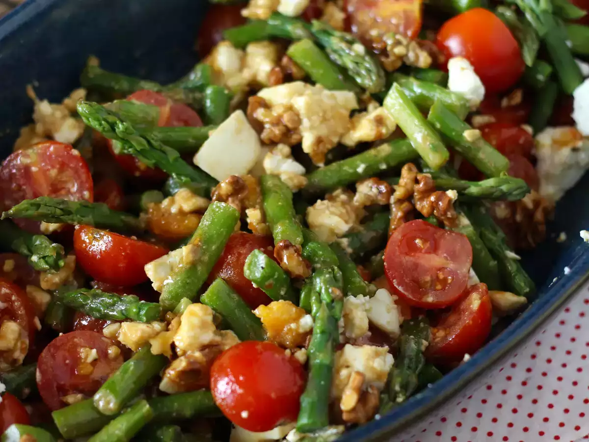 Salad asparagus yang sangat lezat - foto 3