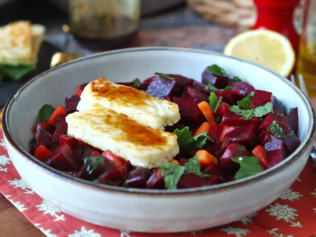 Salad bit dengan halloumi panggang - foto 3