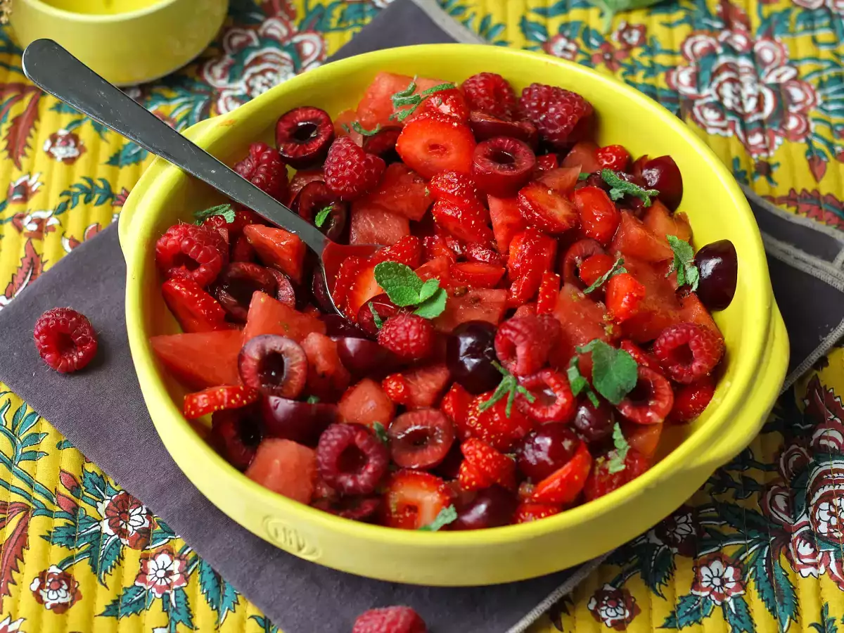Salad Buah Beri: Stroberi, Rasberi, Ceri, dan Semangka, Cocok untuk Musim Panas! - foto 6