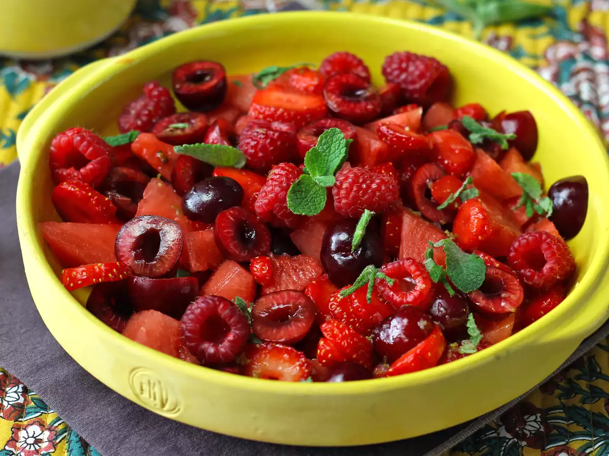 Salad buah merah: stroberi, raspberry, ceri, dan semangka, sempurna untuk musim panas! - foto 4