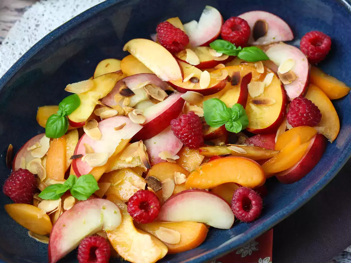 Salad Buah Persik, Nektarin, Aprikot, dan Raspberry - foto 2