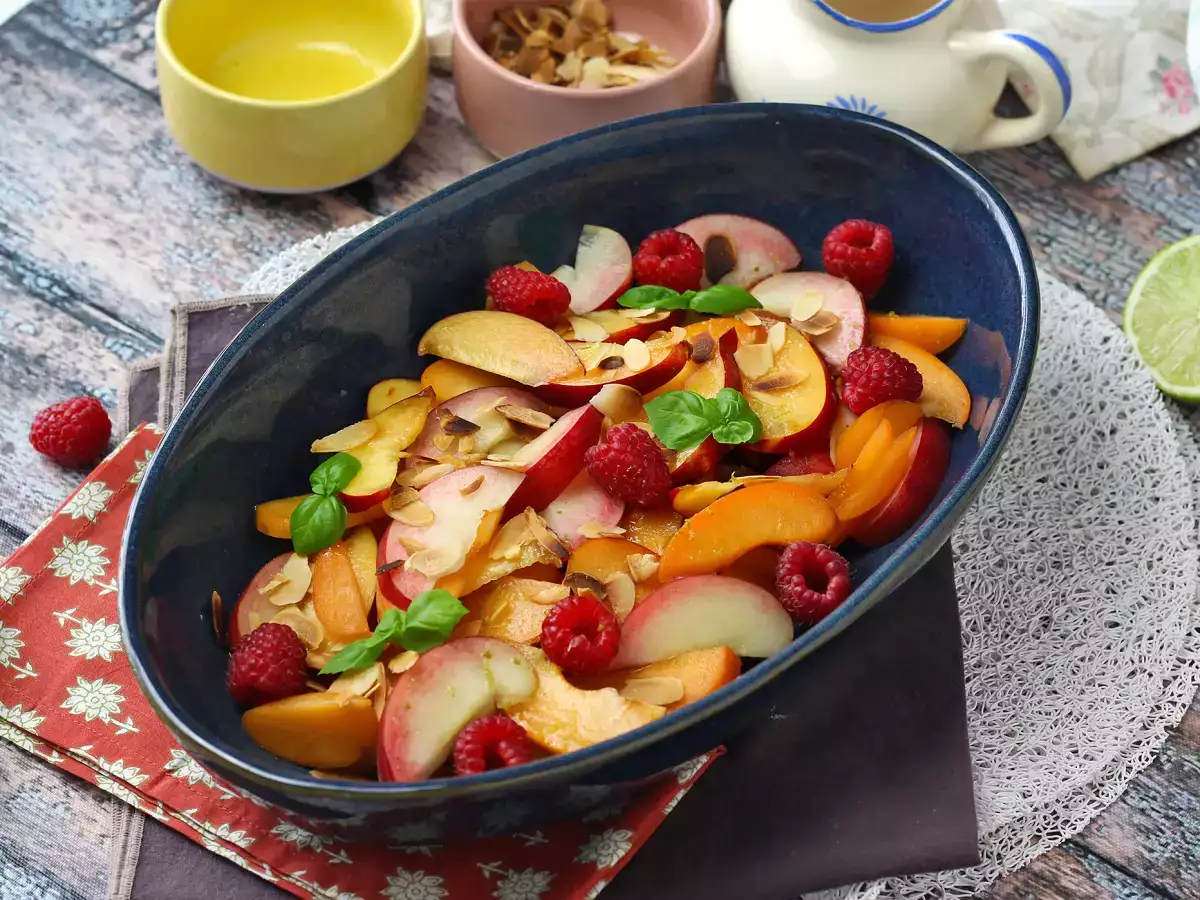 Salad Buah Persik, Nektarin, Aprikot, dan Raspberry - foto 5