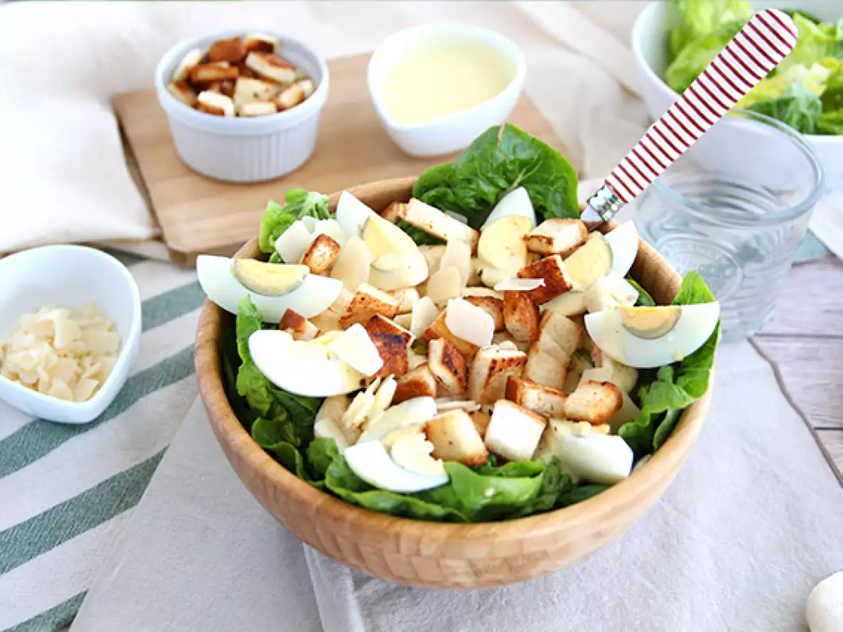 Salad Caesar yang mudah - foto 3