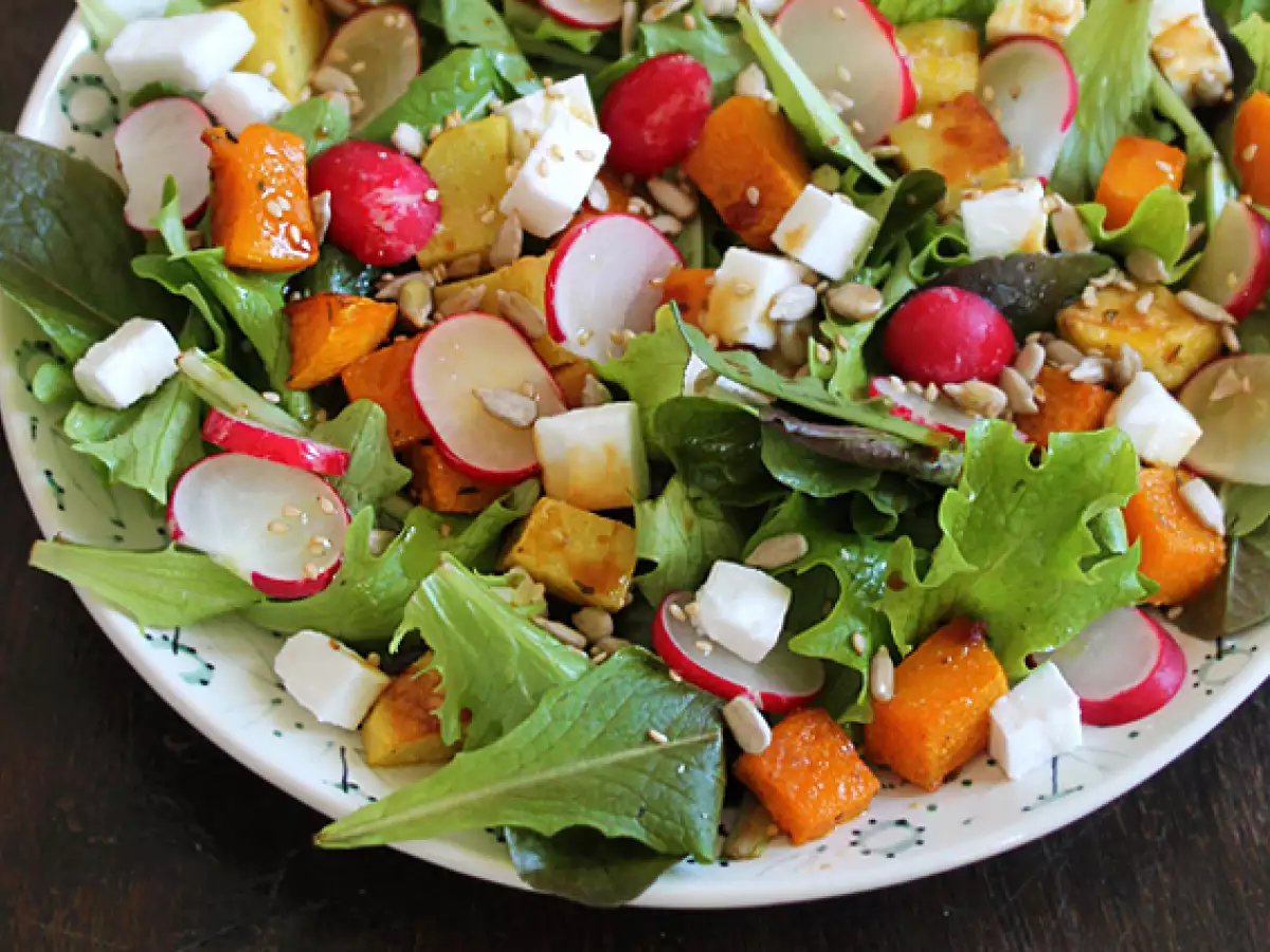 Salad labu butternut, kentang, lobak, dan feta - foto 2