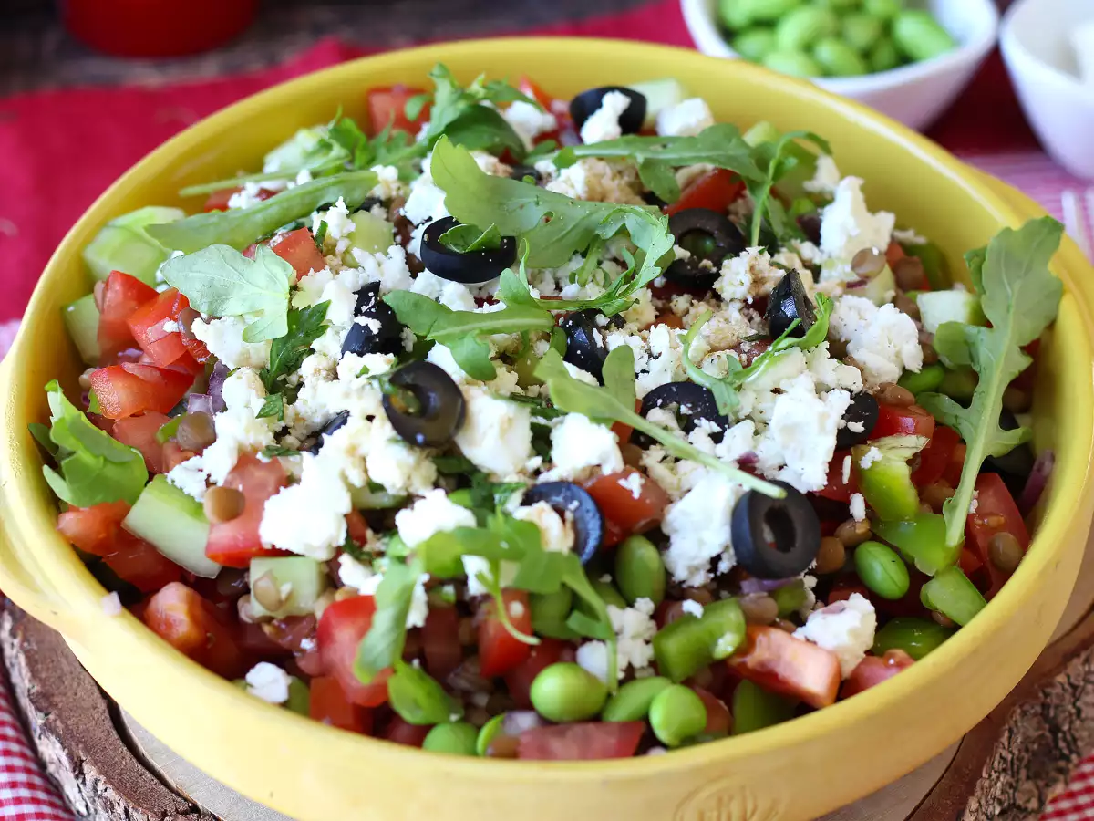 Salad lentil, feta, dan edamame dengan sayuran renyah - foto 2