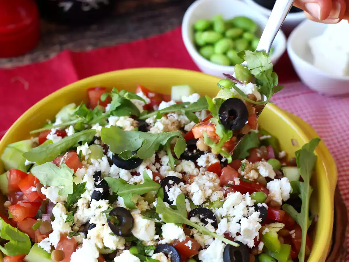 Salad lentil, feta, dan edamame dengan sayuran renyah - foto 3