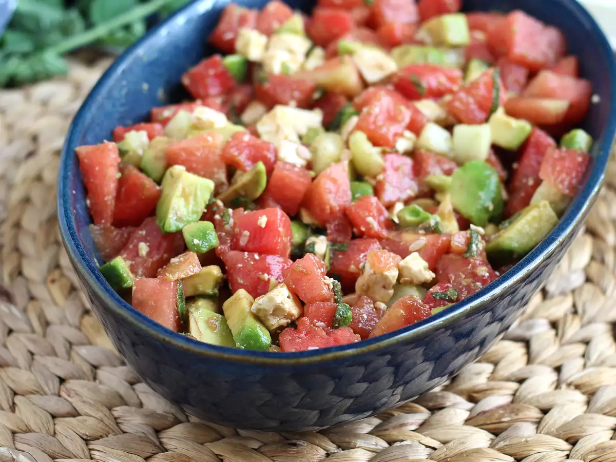 Salad semangka, feta, alpukat, dan mentimun: ekstra segar! - foto 4