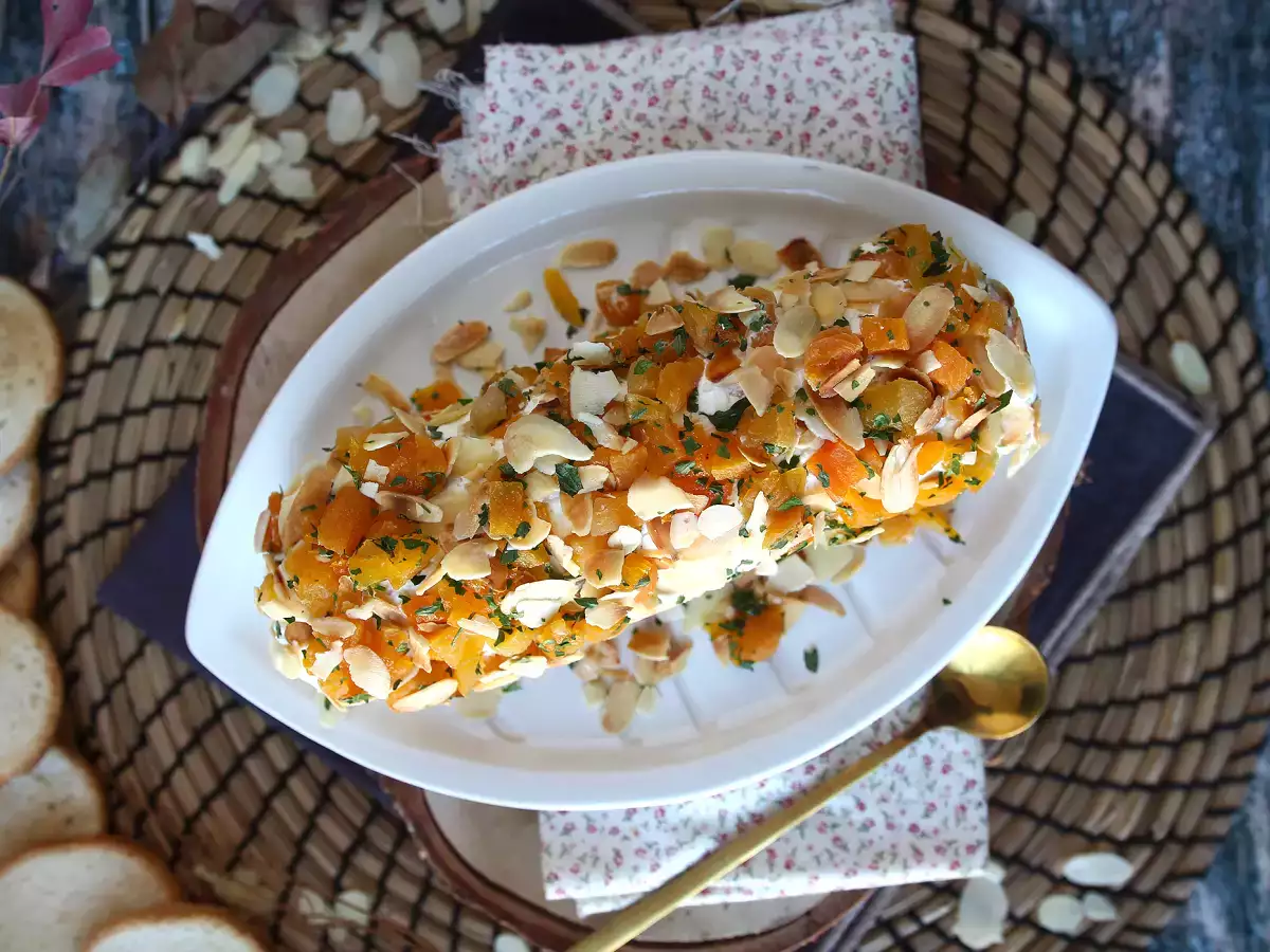 Salami krim keju dengan aprikot dan almond: hidangan pembuka pesta yang sempurna! - foto 3