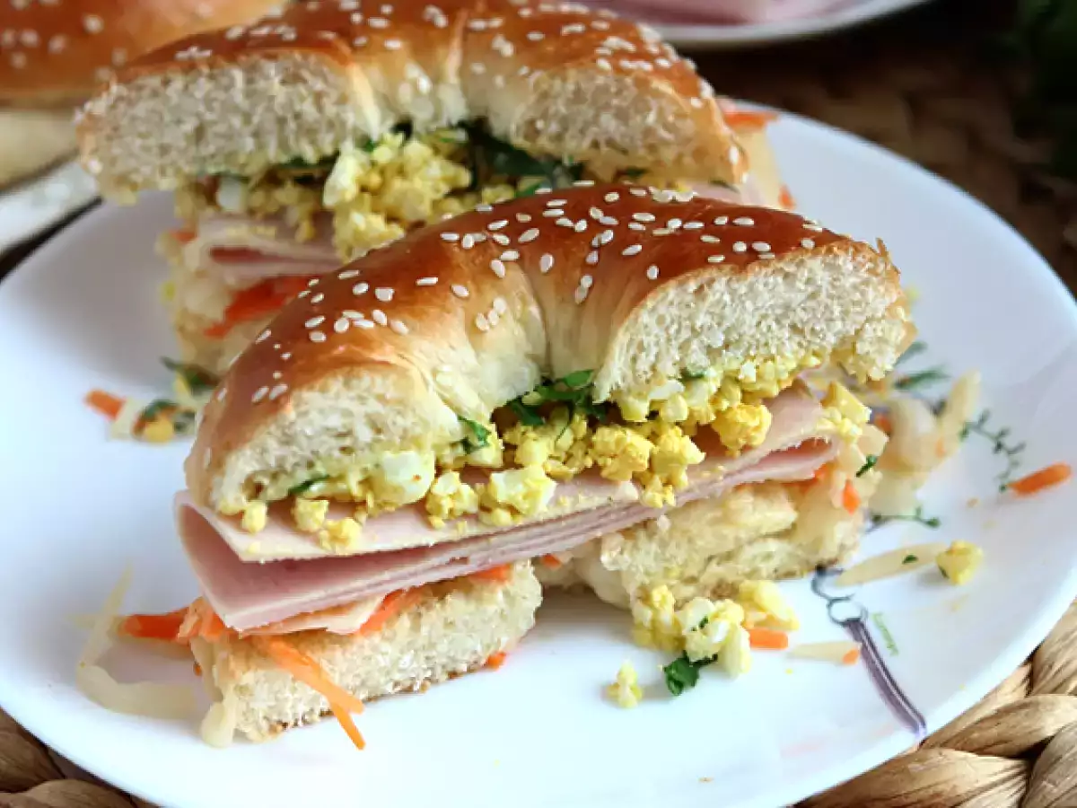 Sandwich bagel kalkun, selada kol, telur rebus - foto 4