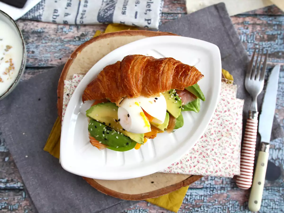 Sandwich makan siang croissant - foto 2