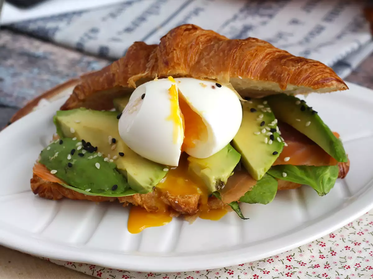 Sandwich makan siang croissant - foto 5