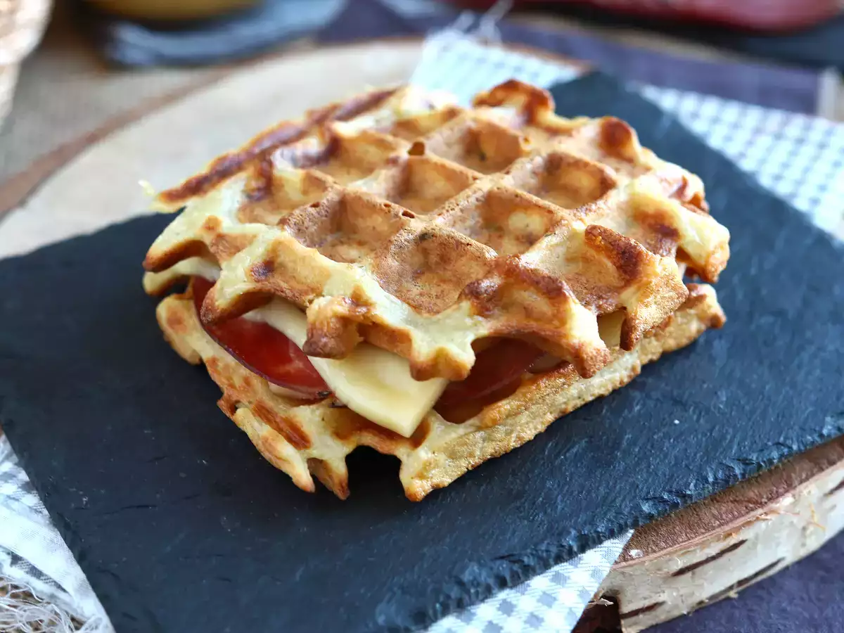 Sandwich wafel kentang dengan raclette, makanan yang menenangkan - foto 3