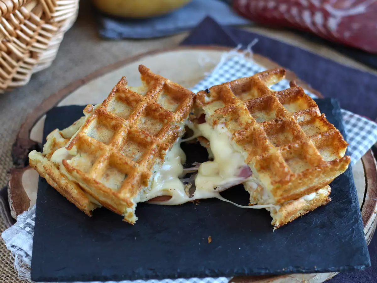 Sandwich wafel kentang dengan raclette, makanan yang menenangkan - foto 4