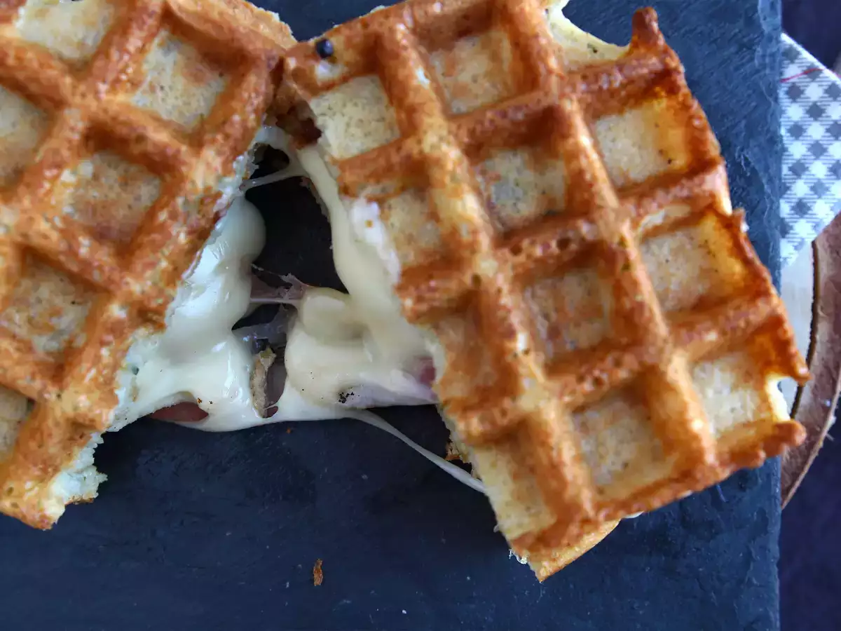 Sandwich wafel kentang dengan raclette, makanan yang menenangkan - foto 6