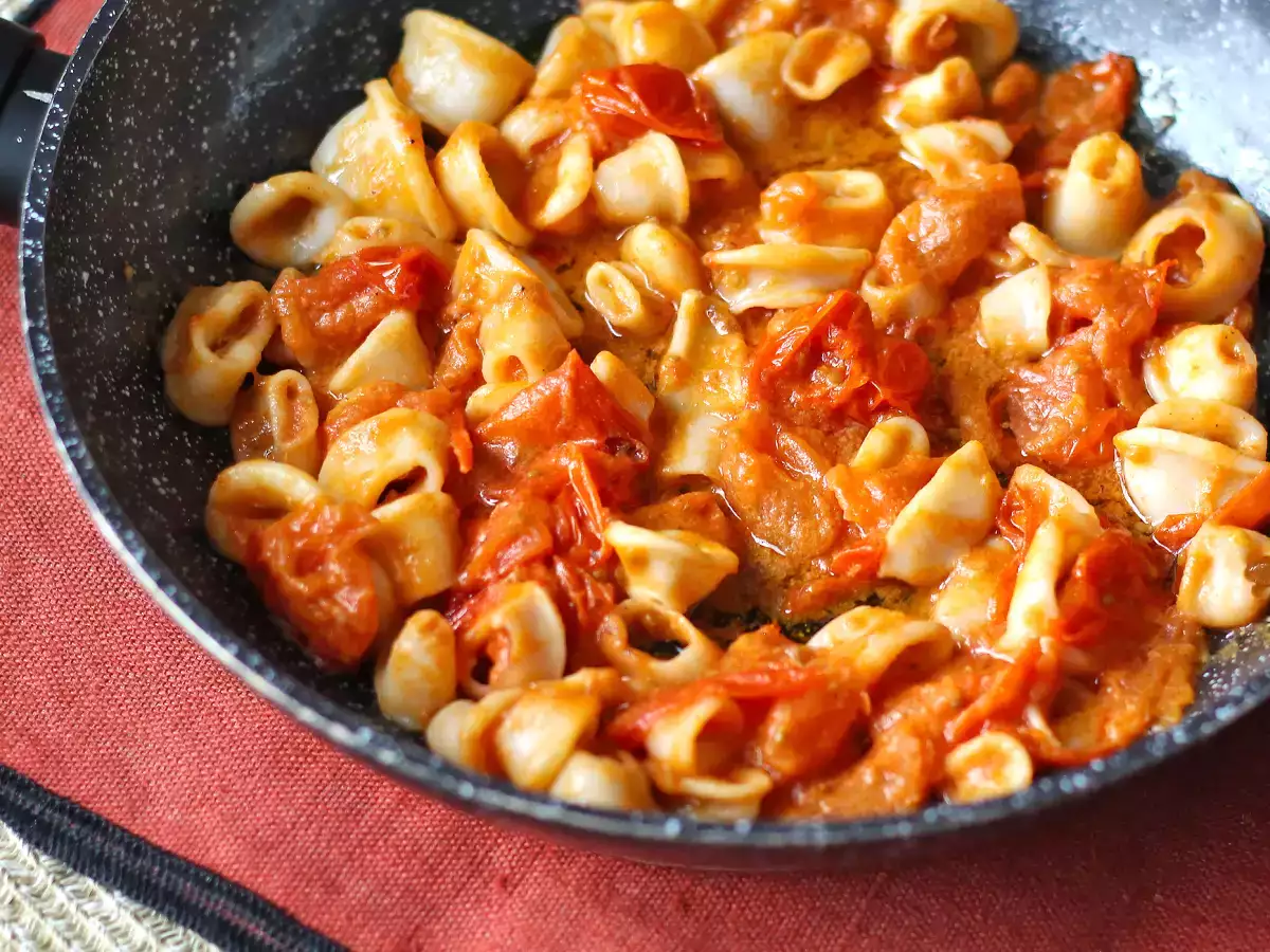 Saus cumi: bumbu yang sempurna untuk pasta - foto 3