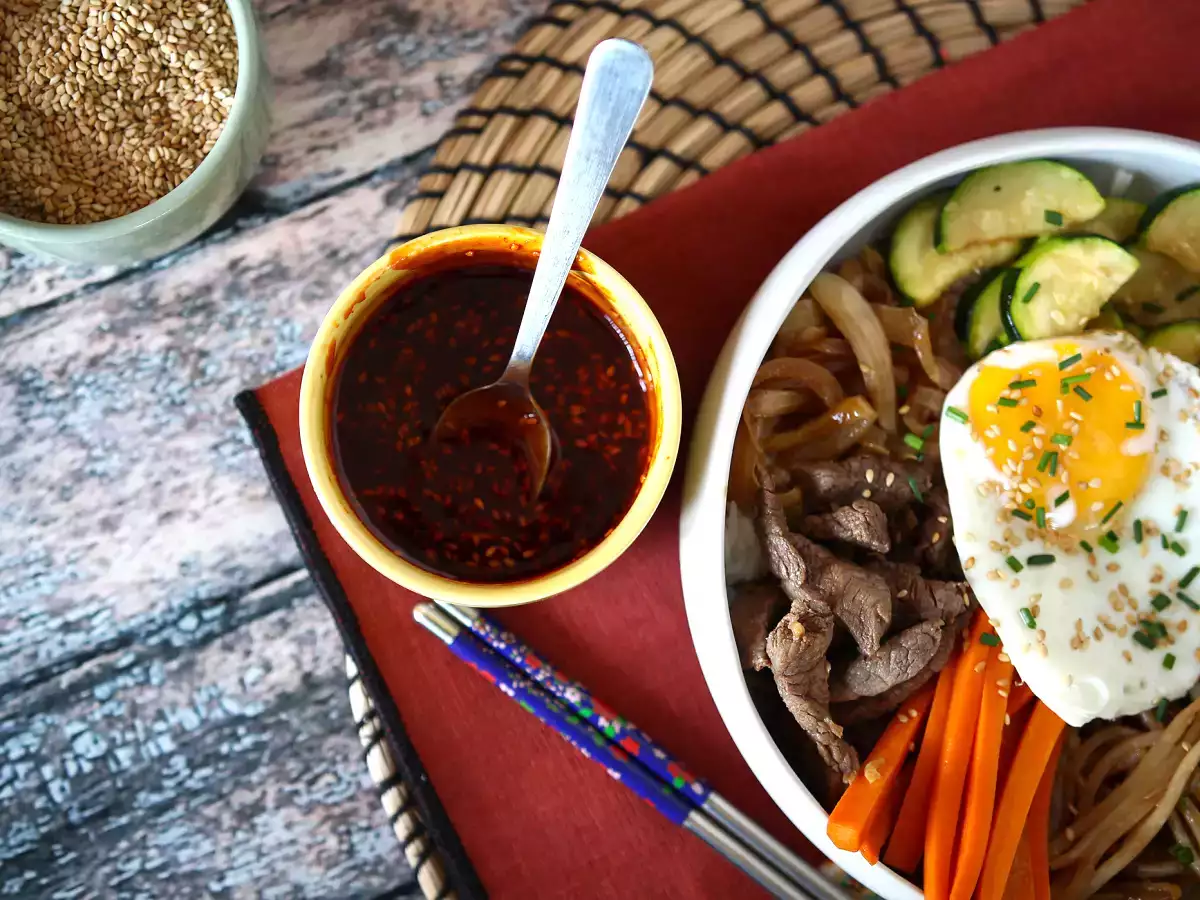 Saus gochujang Korea yang pedas untuk Bibimbap