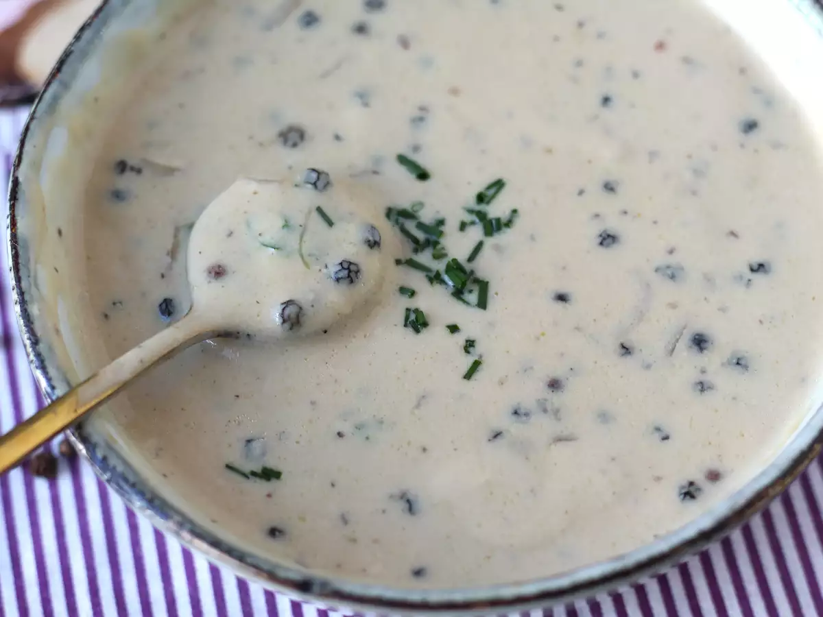 Saus lada buatan sendiri: lembut, harum, dan sangat mudah!