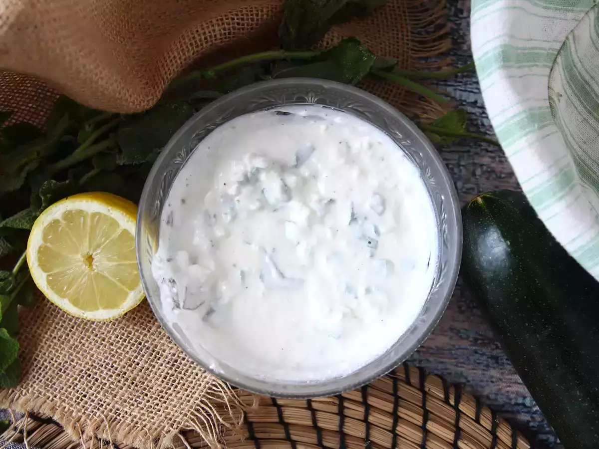 Saus yoghurt, feta, lemon, dan mint super segar! - foto 3