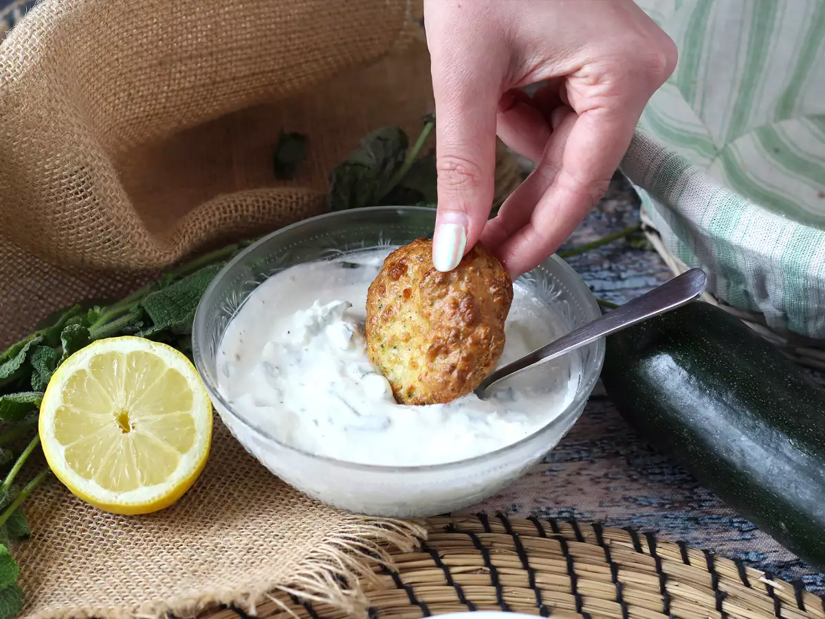 Saus yoghurt, feta, lemon, dan mint yang sangat segar! - foto 4