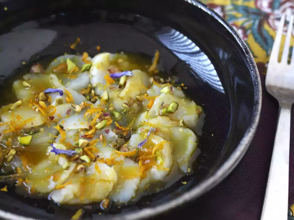 Scallop carpaccio dengan citrus vinaigrette dan pistachio, hidangan pembuka yang elegan dan mudah disiapkan. - foto 5