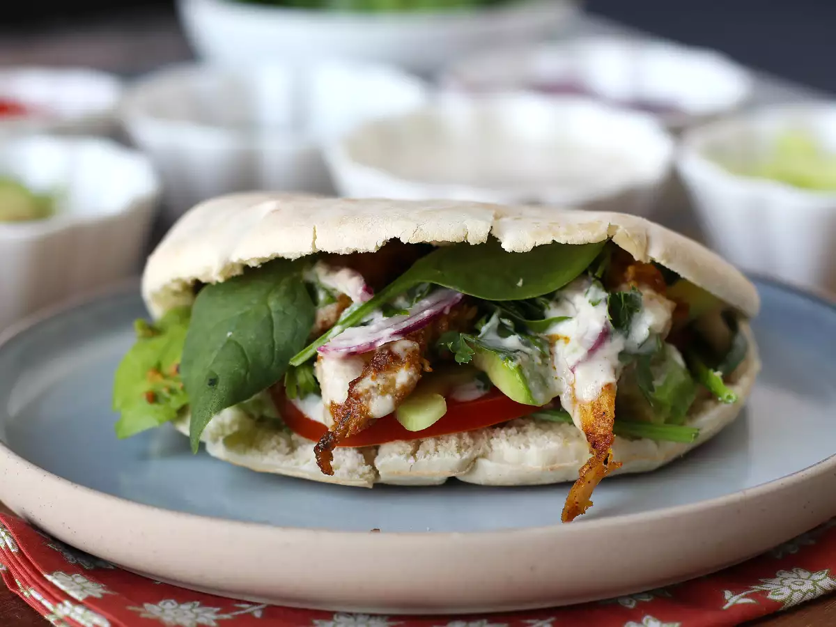 Shawarma ayam dengan Air Fryer, roti pita, dan saus tahini - foto 2