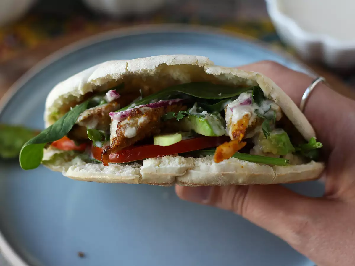 Shawarma ayam dengan Air Fryer, roti pita, dan saus tahini - foto 5