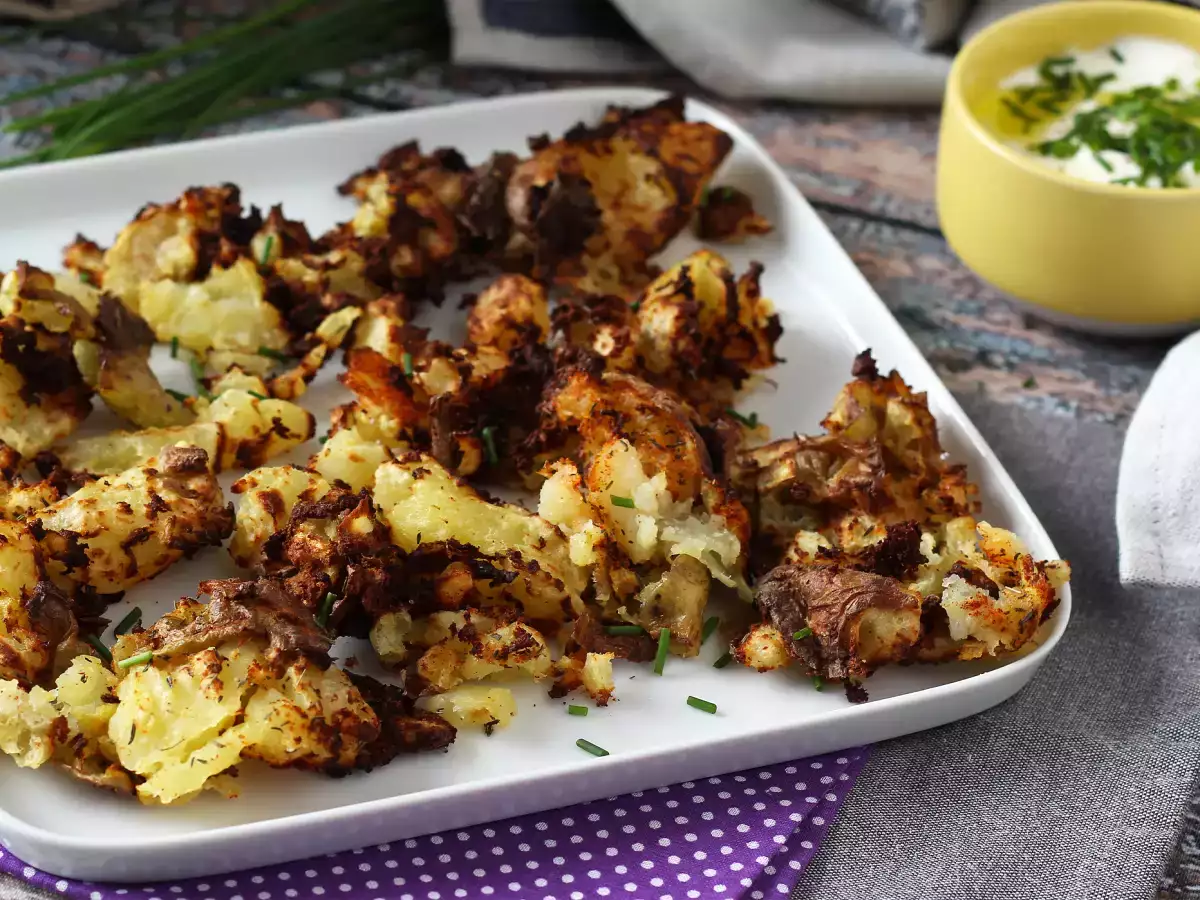 Smashed potatoes dengan Air Fryer, lauk pendamping yang super renyah!