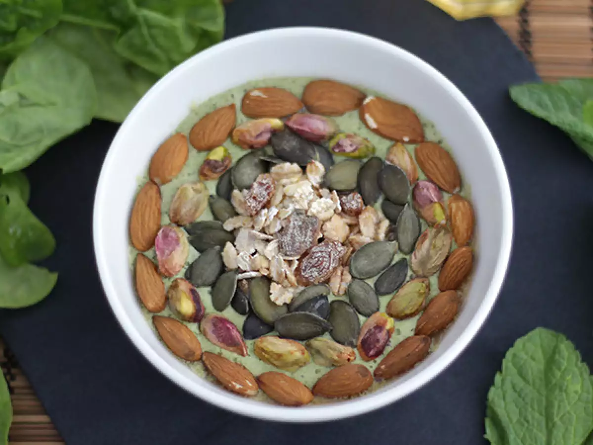 Smoothie Bowl Kiwi, Mint, dan Tunas Bayam - foto 2