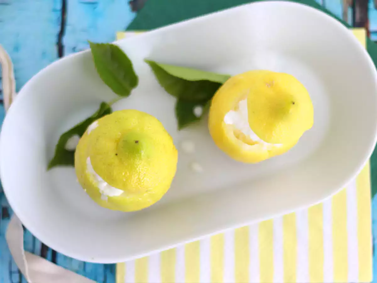 Sorbet lemon segar dalam kulit lemon - foto 2