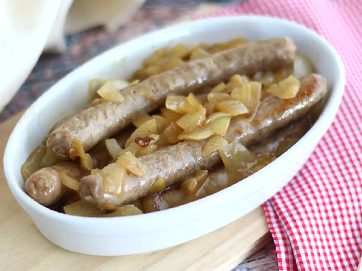 Sosis dengan Saus Anggur Putih