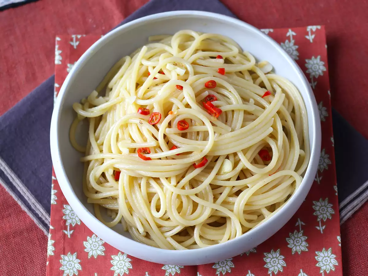 Spaghetti Aglio, Olio e Peperoncino: Hidangan Khas Italia yang Siap dalam Sekejap - foto 3