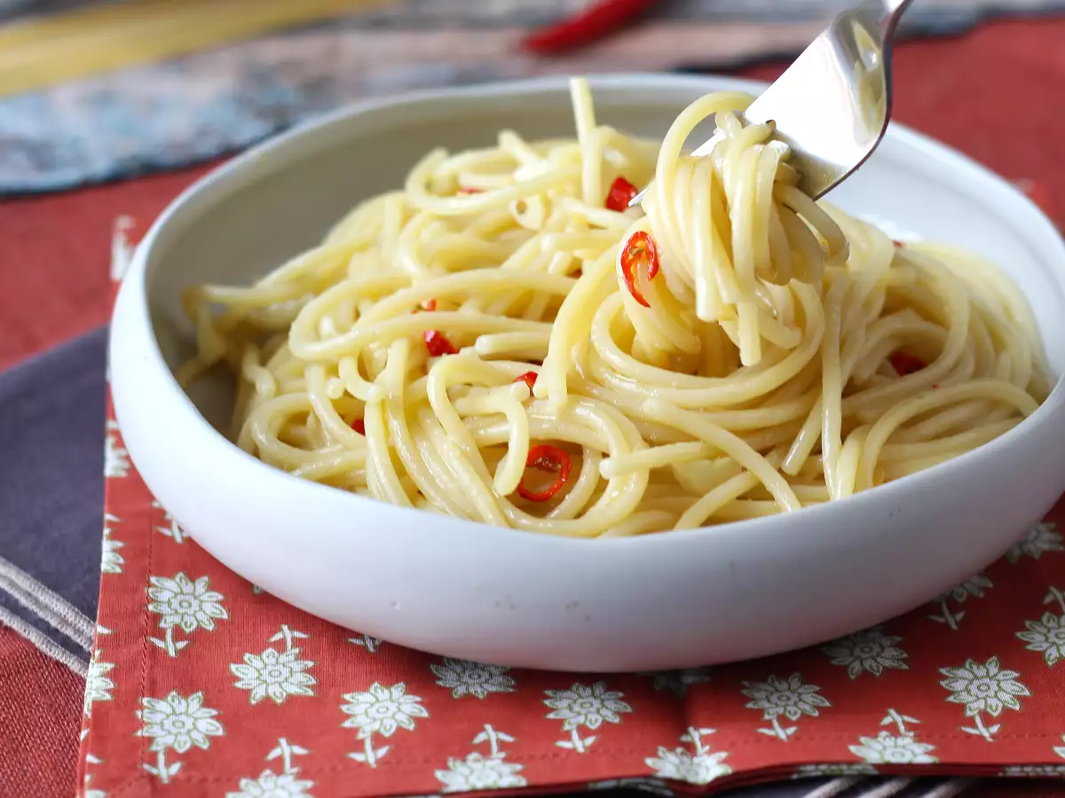 Spaghetti Aglio, Olio e Peperoncino: Hidangan Khas Italia yang Siap dalam Sekejap - foto 4