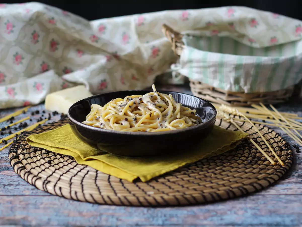 Spaghetti cacio e pepe: 3 bahan, ledakan cita rasa! - foto 2