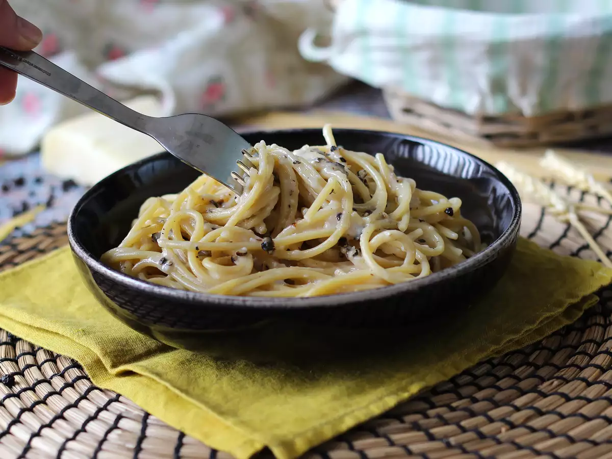 Spaghetti cacio e pepe: 3 bahan, ledakan cita rasa! - foto 4