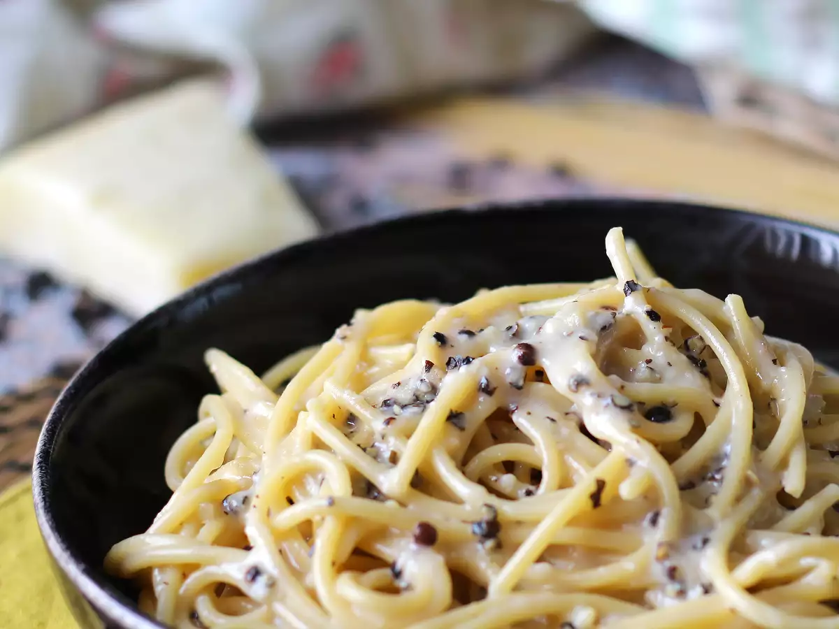 Spaghetti cacio e pepe: 3 bahan, ledakan rasa! - foto 3