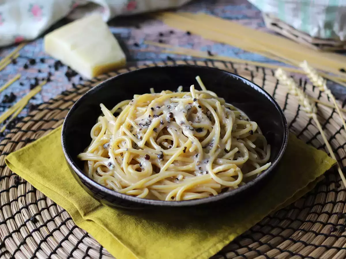 Spaghetti cacio e pepe: 3 bahan, ledakan rasa! - foto 5